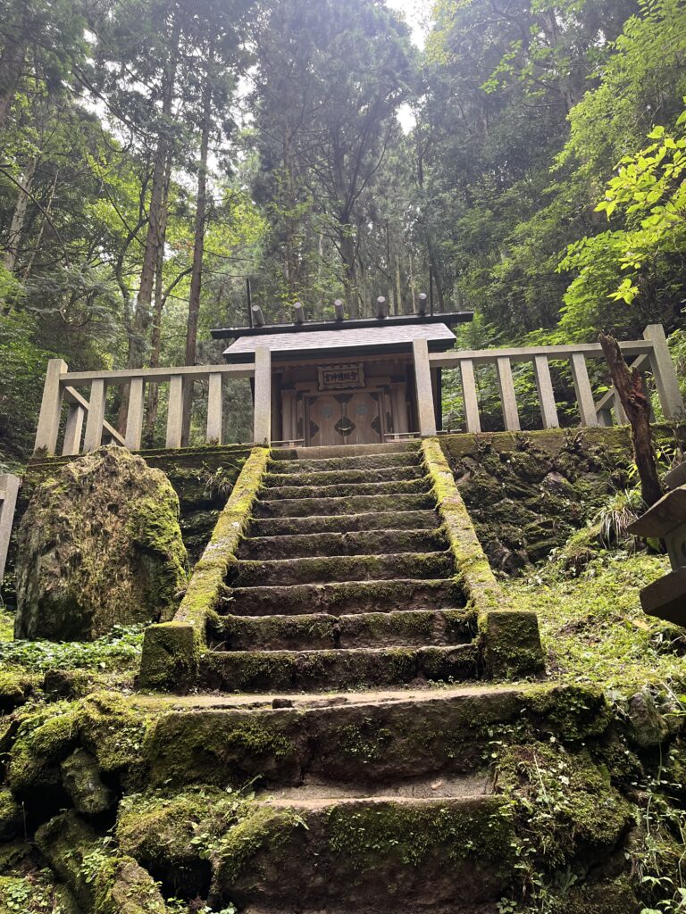御岩神社｜苦しいひとり登山。三峯神社の奥宮登山よりきつい